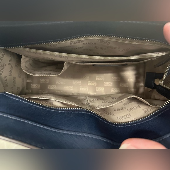 Micheal Kors ~ Purse & Wallet Combo, Navy Dillon Satchel - Picture 4 of 11